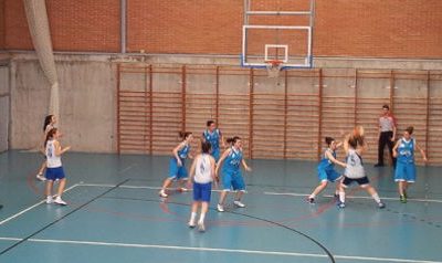 El Equipo 2º Autonómico Femenino del Club Baloncesto San Fernando de Henares lucha por el ascenso