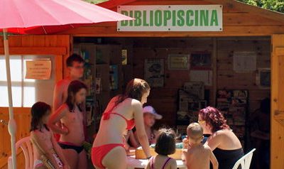 Comienza a prestar servicio la «Bibliopiscina» de San Fernando de Henares