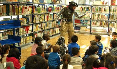 500 escolares de San Fernando reciben su carné de la biblioteca