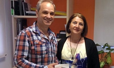 La Asociación teatral "Starlight" entrega a los Servicios Sociales municipales cheques de supermercado para ayudar a familias de San Fernando