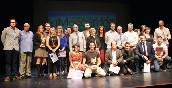 Foto de familia con los premiados, jurado, representantes del resto de compañías finalistas, el Alcalde, Ángel Moreno, y la concejala de Cultura, Laura Bedoya.