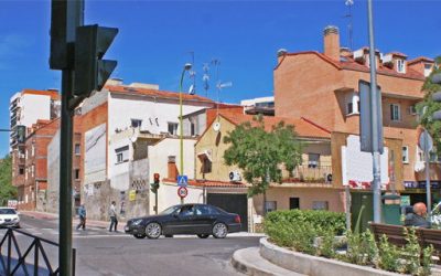 Nuevo cruce con semáforos de la avda. Madrid con c/ La Cañada
