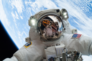 1 ASTRONAUTA