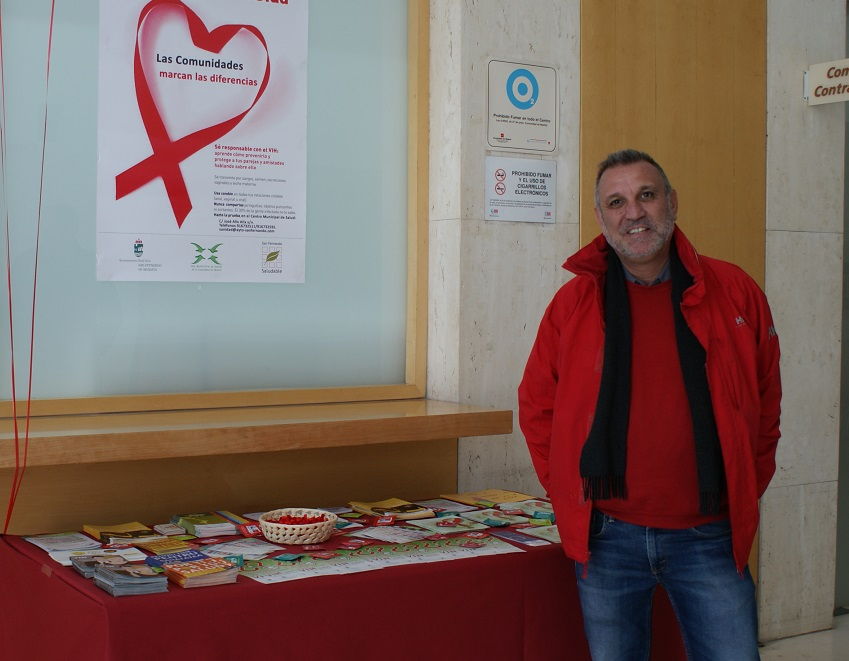 San Fernando de Henares celebrará el Día Mundial de la Lucha contra el SIDA con mesas informativas, lazos rojos en edificios municipales y la lectura de una moción institucional