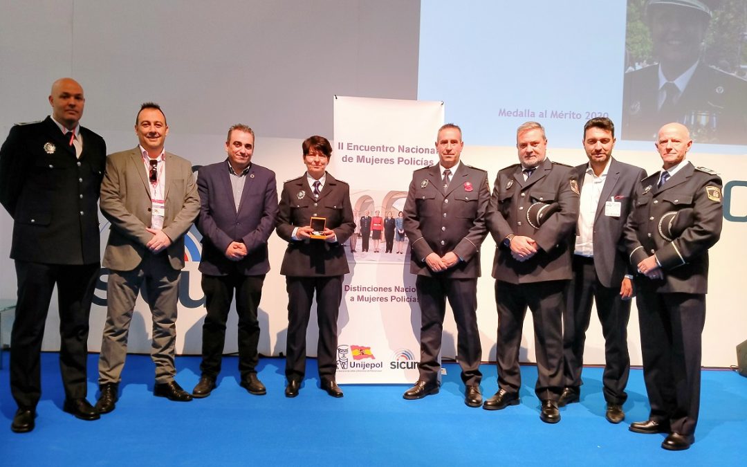El alcalde, Javier Corpa, asiste a la entrega de ‘Medalla de Mérito 2020’ otorgada a la oficial de Policía Local Esther Álvarez por Unijepol