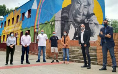 Adrián y Carlos sellan el proyecto ‘SanferCambia’ en el Centro SocioCultural ‘Gloria Fuertes’ y en el Teatro ‘Federico García Lorca’ con dos impresionantes y coloridos murales
