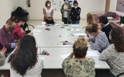 Curso de empaquetado gratuito para establecimientos de proximidad, una actividad enmarcada en la I Semana del Comercio que tendrá continuidad este sábado con la ‘Feria de la Fantasía’