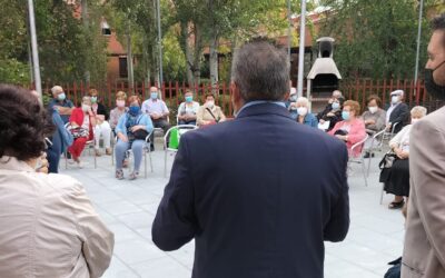 Un sencillo pero emotivo acto intergeneracional inaugura las jornadas por el Día Internacional de las Personas Mayores