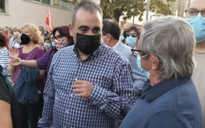 El alcalde de San Fernando de Henares, Javier Corpa, se sumó a la manifestación convocada por la Plataforma en Defensa de la Sanidad Pública, que contó con apoyo masivo
