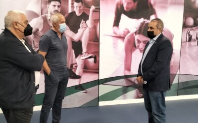 La Concejalía de Deportes reconvierte los vestuarios femeninos de la piscina de verano en una acogedora y práctica sala polivalente para el desarrollo de las clases de yoga y actividades aeróbicas