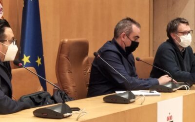 Javier Corpa, alcalde: “La presidenta regional tiene que dar la cara, de una vez por todas; y si no quiere reunirse conmigo, que lo haga con los/as vecinos/as (…). ¿Qué tiene que pasar para que nos escuchen?”