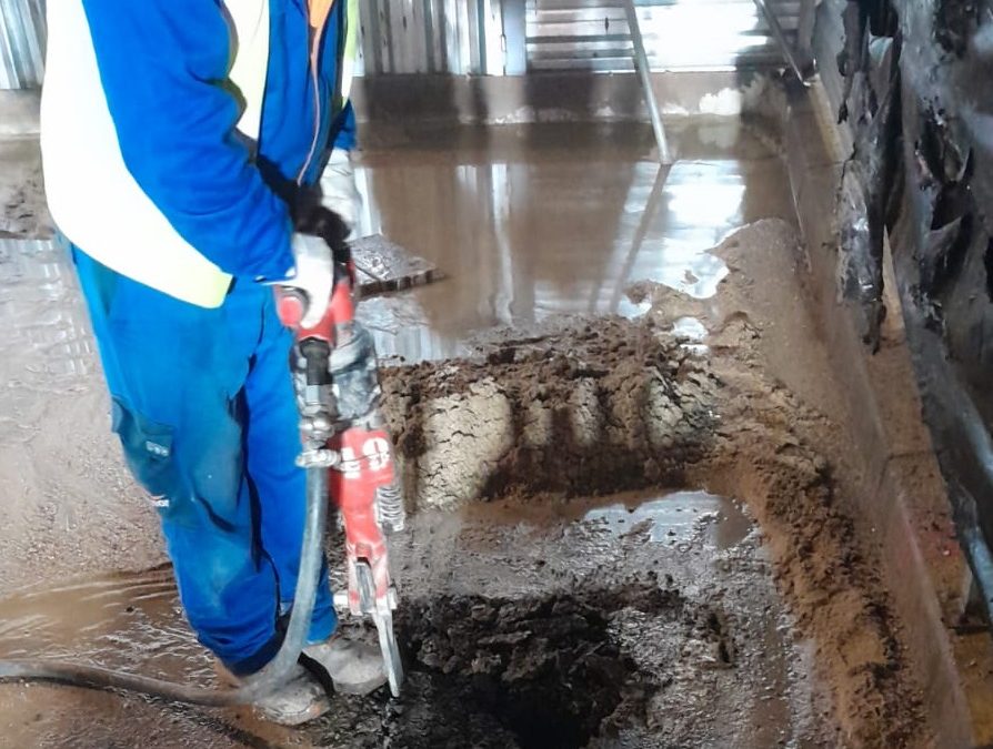 Nueva rotura en la canalización de gas que deja sin suministro a los/a vecinos/as de varias calles donde la Comunidad de Madrid acomete las obras para consolidar el terreno
