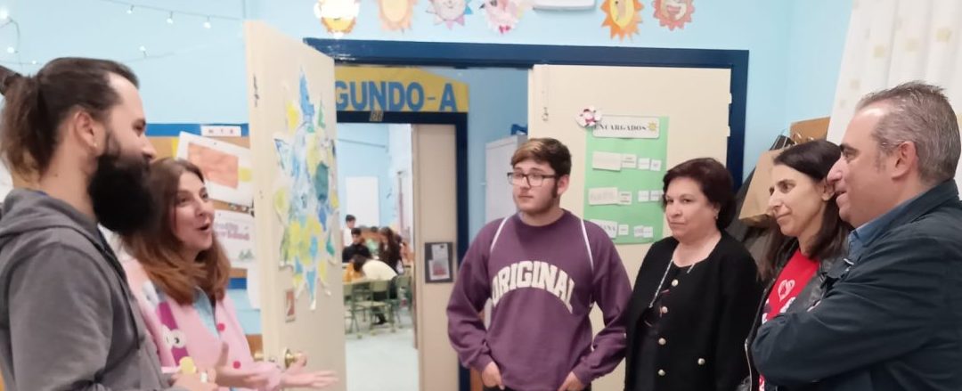 El alcalde de San Fernando de Henares, Javier Corpa; visita el aula ‘Los Soles’ del CEIP Villar Palasí con motivo de la celebración del Día Internacional del Autismo