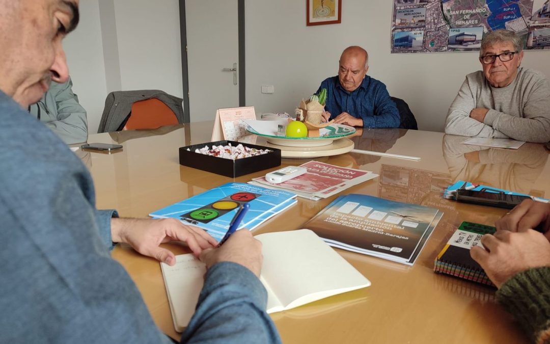 El alcalde de San Fernando de Henares, Javier Corpa; se reúne con representantes de las Plataformas contra la Ampliación del Aeropuerto ‘Adolfo Suárez’ y contra el Ruido.