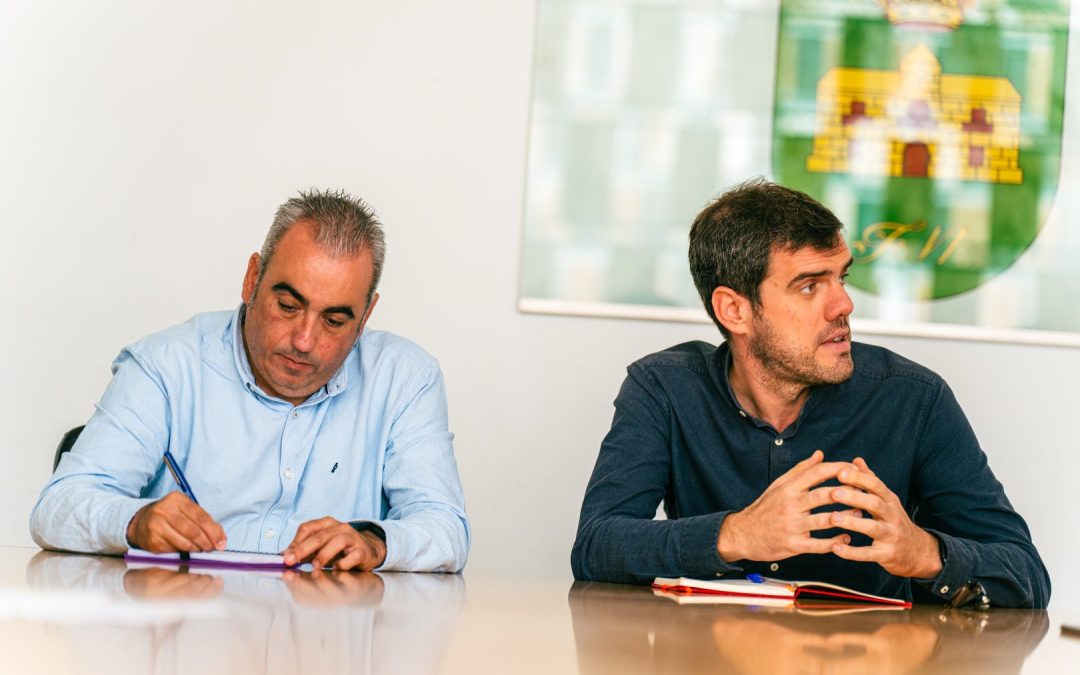 El alcalde traslada su “compromiso” a seguir trabajando “de la mano” al nuevo presidente de la FRAVM, Jorge Nacarino