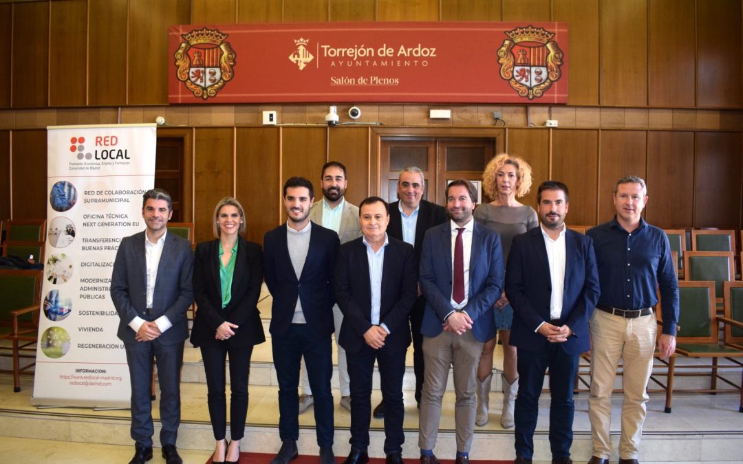 El alcalde acude a la IV Mesa de alcaldes y alcaldesas de Red Local que pone en valor la transformación de los municipios a través de las ayudas europeas