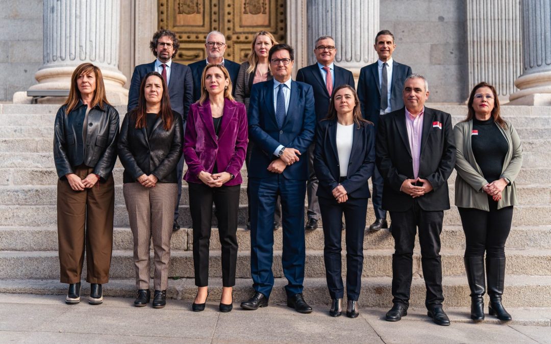 El alcalde de San Fernando de Henares se reúne, junto a otros/as 9 alcaldes/as, con grupos parlamentarios de la Asamblea de Madrid y el Ministro Óscar López para conseguir la declaración de zonas tensionadas