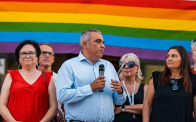 Inauguración de las jornadas LGTBI con un sencillo y reivindicativo evento: ‘Una flor, un derecho’ y habraá una GRAN FIESTA este sábado