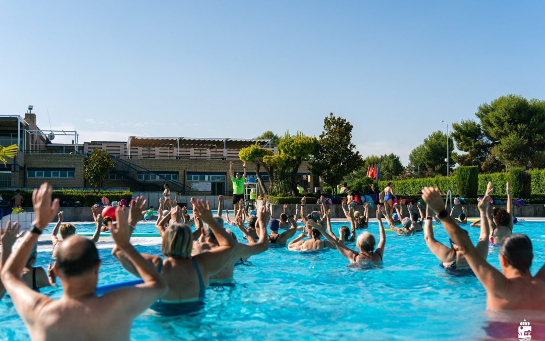 Cerca de 300 mayores disfrutan de las actividades deportivas de verano en el Polideportivo Justo Gómez Salto